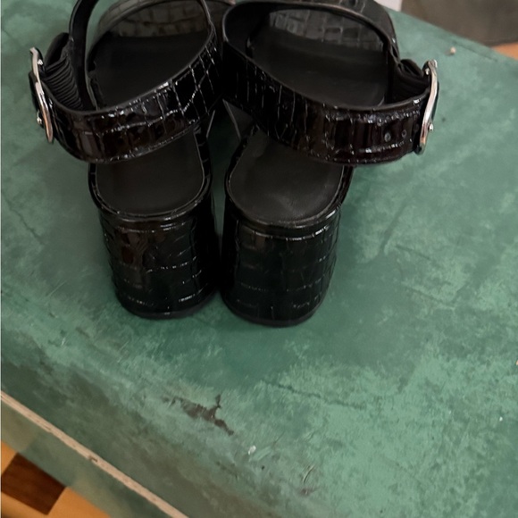 AEROSOLES Black Croc-Pattern Sandals - Picture 3 of 5